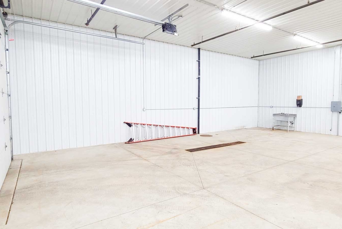 Minnesota warehouse for rent with floor drains in Waite Park, MN.