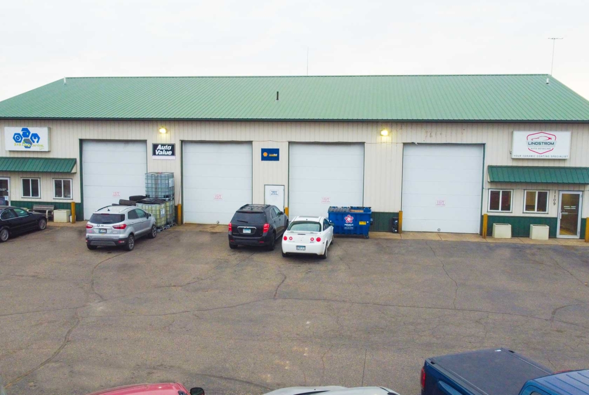 Mechanic shop for lease in Sauk Rapids, Minnesota.