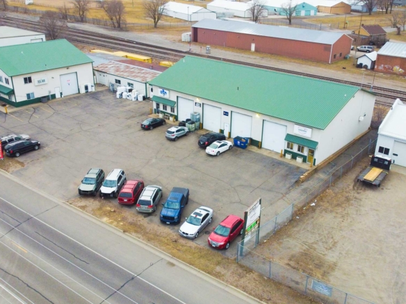 Automotive garage for rent with ability to be a car dealership and obtiain the license with the city of Sauk Rapids.