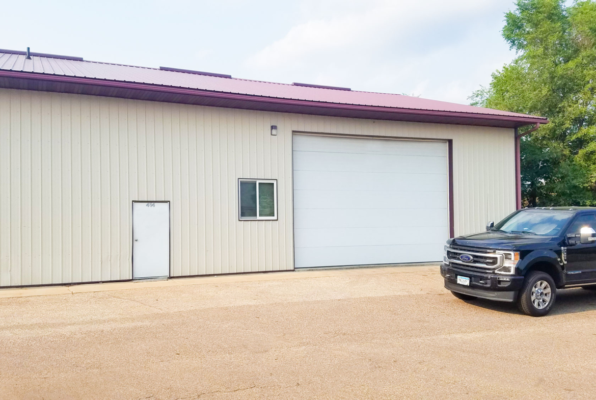 Car detailing shop for rent near Waite Park, Minnesota.